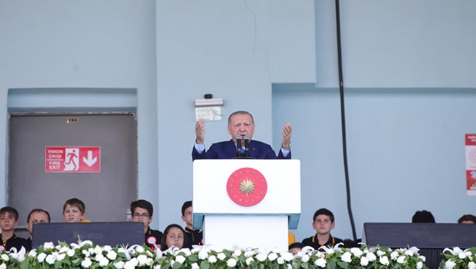 “Eğitimin kalitesini artırmak, eğitimi yaygınlaştırmak, eğitimde fırsat eşitliğini sağlamak amacıyla çok yönlü bir mücadelenin içindeyiz”