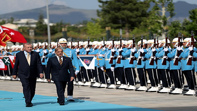 Pakistan Başbakanı Şerif Cumhurbaşkanlığı Külliyesinde