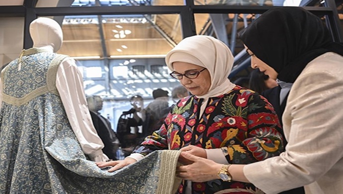 Emine Erdoğan, Olgunlaşma Enstitülerinin ortak markası “Bohça” mağazasının Galataport’taki ikinci şubesinin açılışını gerçekleştirdi