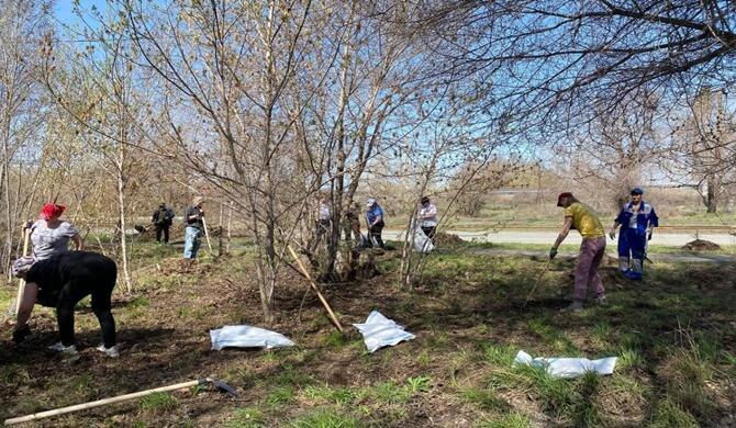 500’den fazla Birleşik Rusya ve MGER gönüllüsü Orsk’ta bir temizlik günü düzenledi