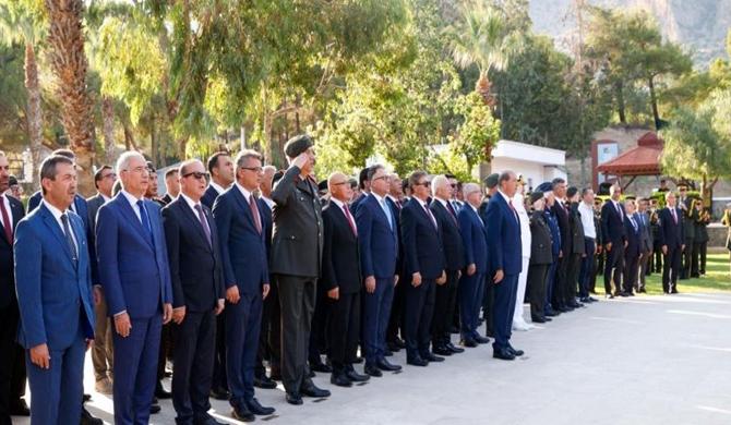 Cumhurbaşkanı Ersin Tatar, 20 Temmuz Barış ve Özgürlük Bayramı dolayısıyla Boğaz Şehitliği’nde düzenlenen törene katıldı