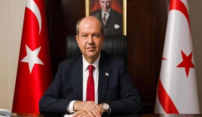 Cumhurbaşkanı Ersin Tatar, Türkiye Büyük Millet Meclisi (TBMM) Genel Kurulunda, TBMM Başkanı Numan Kurtulmuş’un imzasını taşıyan, “Kıbrıs Barış Harekatı’nın 50. Yıl Dönümü” başlıklı tezkerenin kabulünden duyduğu memnuniyeti dile getirdi