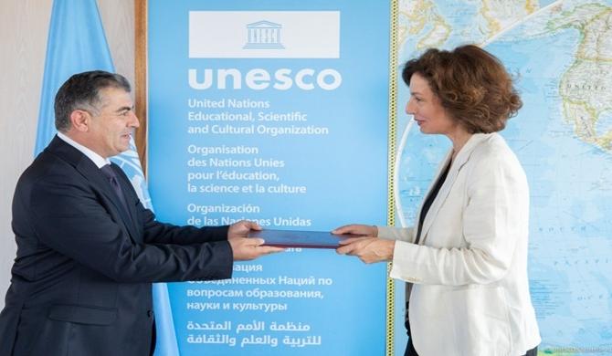 Presentation of credentials to the Director-General of the United Nations Educational, Scientific and Cultural Organization