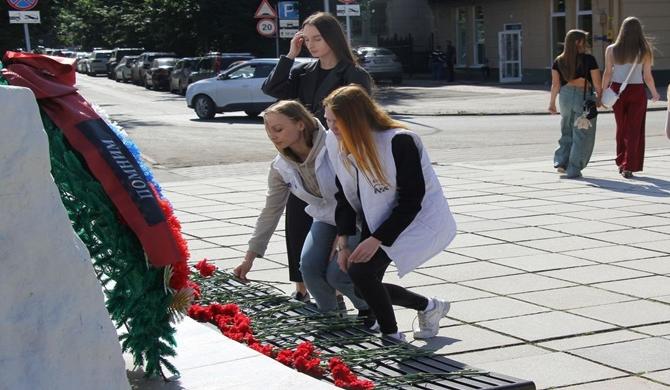 В Кемерове активисты «Единой России» почтили память Героев Курской битвы