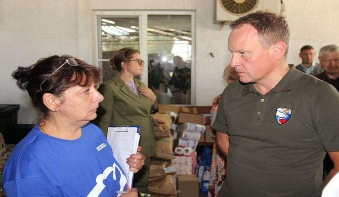 “Birleşik Rusya” Kursk geçici gözaltı merkezine insani yardım ulaştırdı