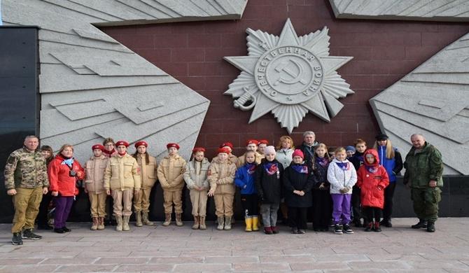 Murmansk bölgesinde Birleşik Rusya, okul çocukları için Zafer Vadisi anıtına bir gezi düzenledi