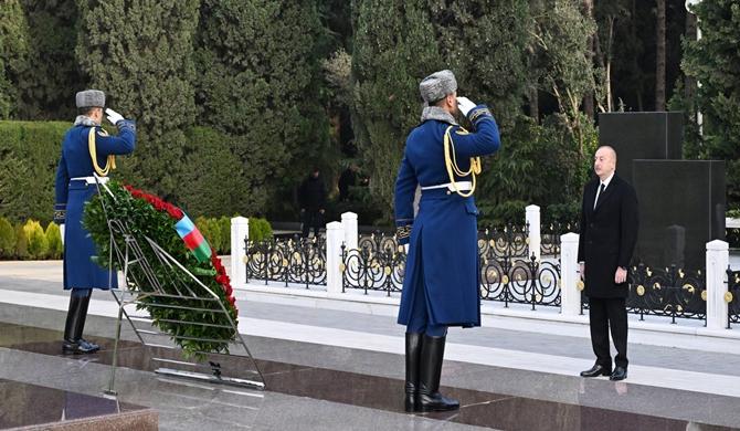 İlham Aliyev ve First Lady Mehriban Aliyeva, Milli Lider Haydar Aliyev’in kabrini ziyaret etti