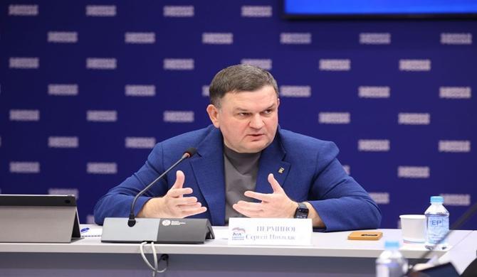 Sergei Perminov: Birleşik Rusya, 2025 kampanyasını büyük seçim döngüsünden önce çalışma algoritmalarını, teknolojik ve kavramsal hatlarını ince ayar yapmak için bir fırsat olarak görüyor