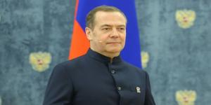 Dmitry Medvedev: Hayatımızı daha parlak ve mutlu hale getirme, içlerindeki sevgi ve uyumu koruma konusunda inanılmaz bir yeteneğe sahip olanlar kadınlardır