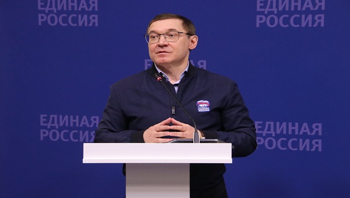 Vladimir Yakushev: Birleşik Rusya, partinin ön oylamasında aday gösterildiklerinde askeri personelin annelerini ve eşlerini aktif olarak destekleyecek