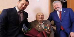 «Единая Россия» вручила ветеранам Уфы юбилейные медали к 80-летию Великой Победы