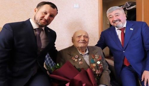 «Единая Россия» вручила ветеранам Уфы юбилейные медали к 80-летию Великой Победы