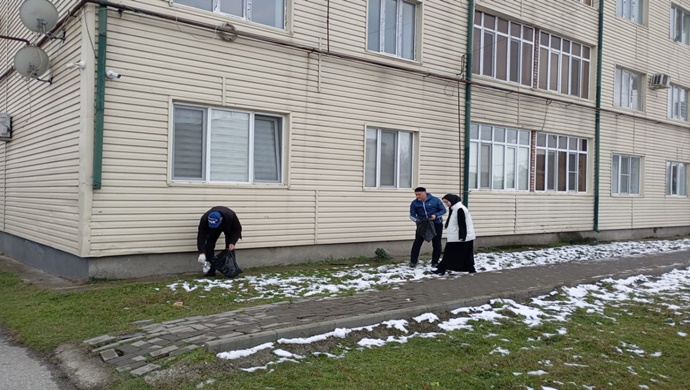 «Единая Россия» организовала субботники во дворах многоквартирных домов Чечни